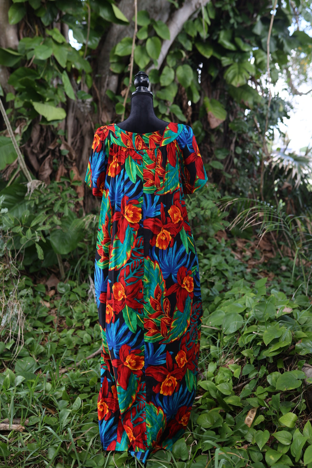 Vintage Hilo Hattie muumuu