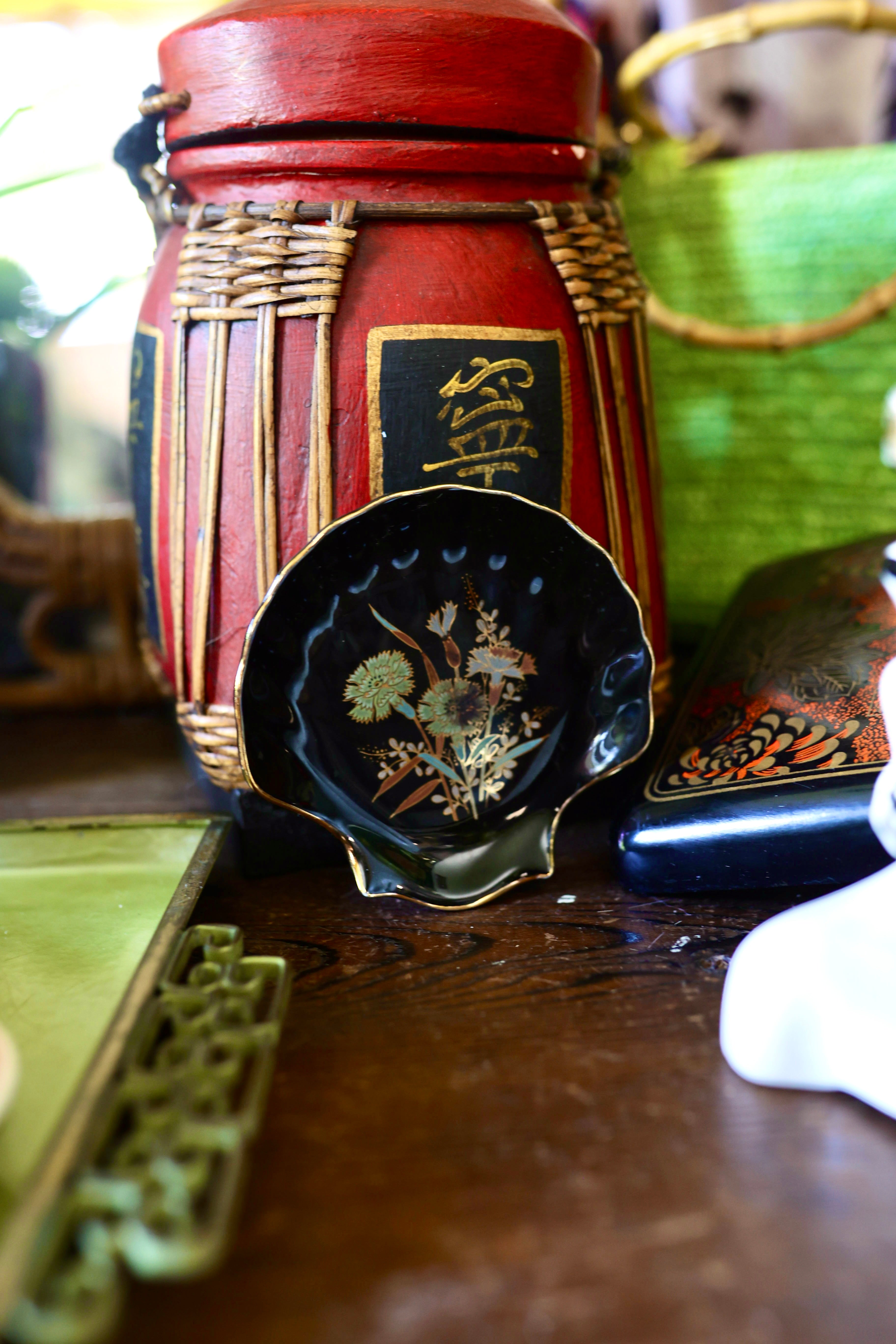 Vintage Black Porcelain Shell Trinket Dish – Gold Rimmed Floral Jewelry Tray