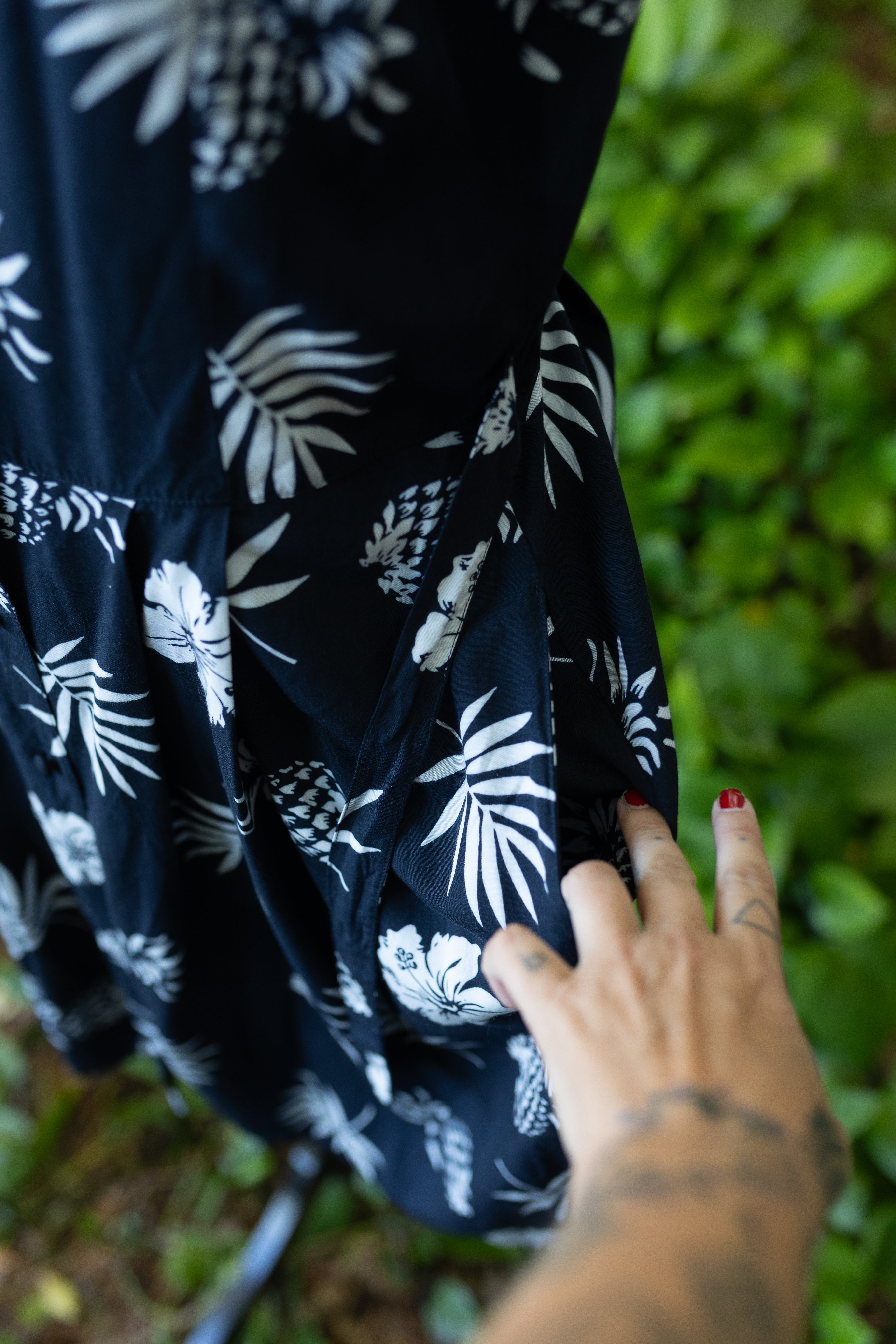 Vintage 90s APART Tropical Pineapple & Hibiscus Rayon Dress | Navy Blue Tiki Picnic Dress | Petite 12P